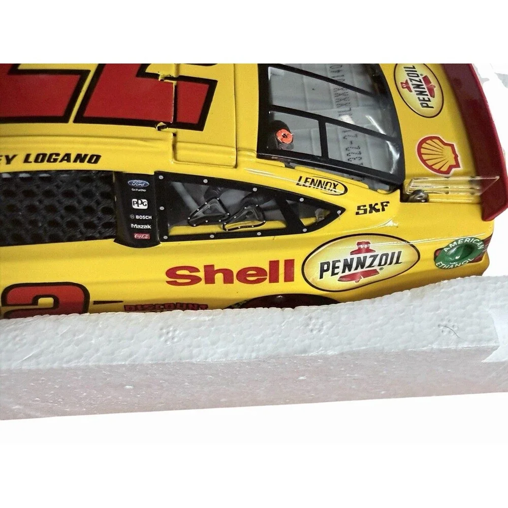 Lionel race into